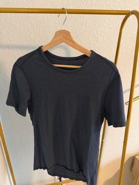Lululemon Men's Crew Neck T-Shirt in Charcoal Gray